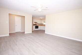 7055 Coronado Dr in Pensacola, FL - Building Photo - Building Photo