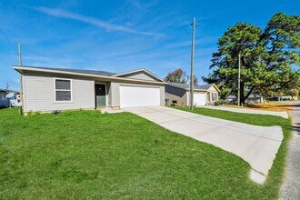 164 Goldenrod in Livingston, TX - Building Photo - Building Photo