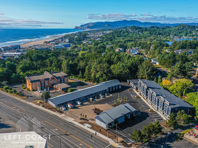 686 SE Hwy 101 in Lincoln City, OR - Building Photo - Building Photo