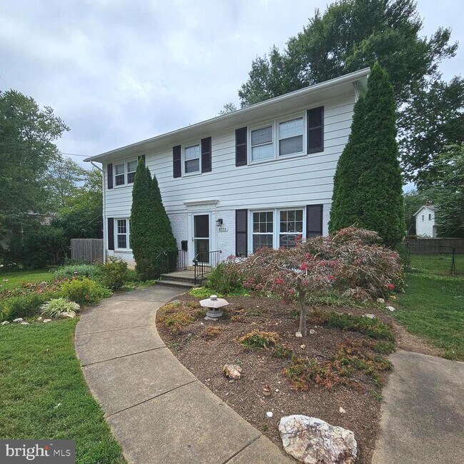 8533 Pepperdine Dr in Vienna, VA - Building Photo - Building Photo