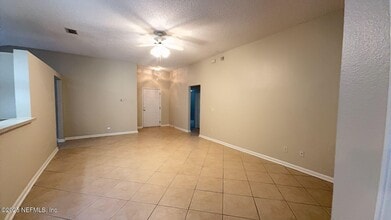 13 Sleepy Hollow Trail in Palm Coast, FL - Building Photo - Building Photo