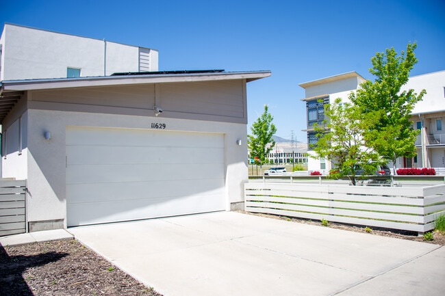 11629 Veruca Way in South Jordan, UT - Building Photo - Building Photo