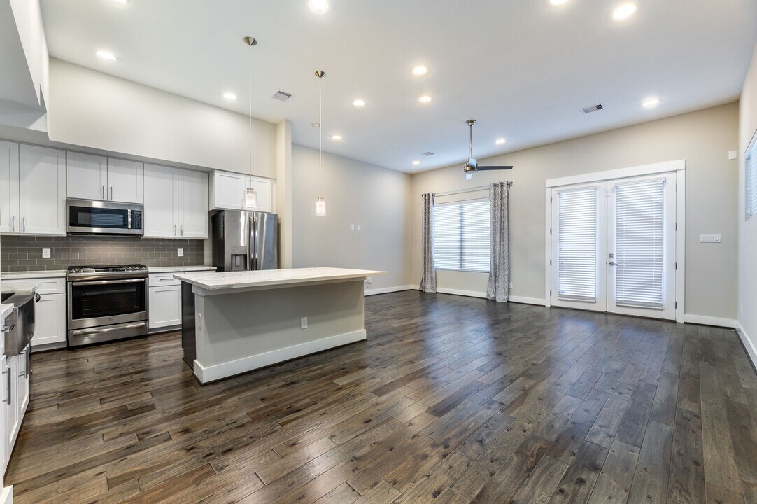 806 Thornton Rd in Houston, TX - Building Photo