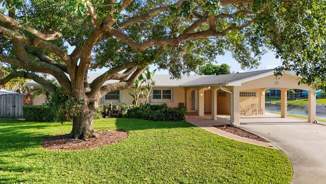 1059 Carambola Cir in West Palm Beach, FL - Building Photo - Building Photo