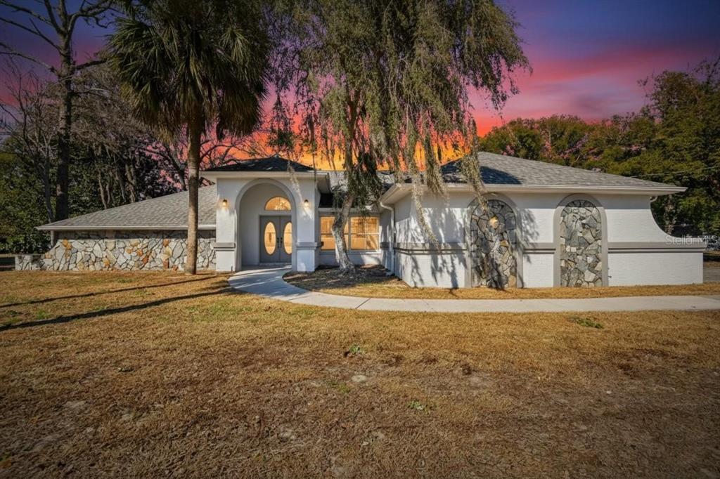 15047 Woodbury Rd in Spring Hill, FL - Building Photo