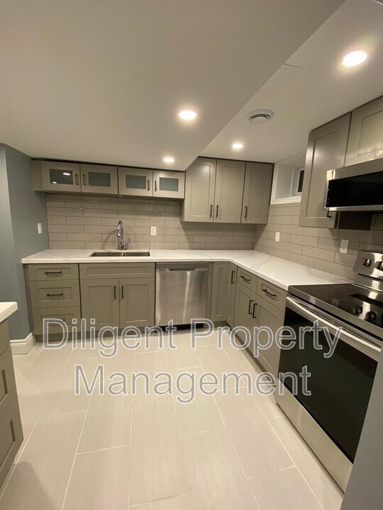 369 Applegrove Ave in Peterborough, ON - Building Photo