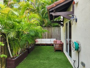 2929 Louise St in Miami, FL - Building Photo - Building Photo