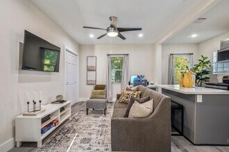 5 Estelle St in Houston, TX - Building Photo - Building Photo