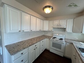 953-955 N Cloverleaf Loop in Springfield, OR - Building Photo - Building Photo