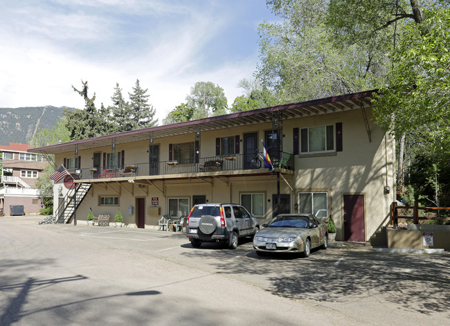 Lover's Lane Apartments in Manitou Springs, CO - Building Photo - Building Photo