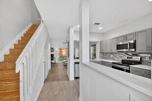 5015 Palmbrooke Cir in West Palm Beach, FL - Building Photo