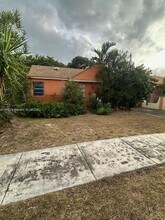 6410 SW 39th St in Miami, FL - Building Photo - Building Photo