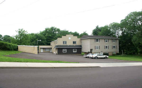 142 West St in Souderton, PA - Building Photo