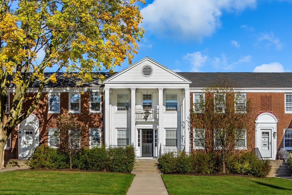 Loomis Drive Apartments in West Hartford, CT - Foto de edificio