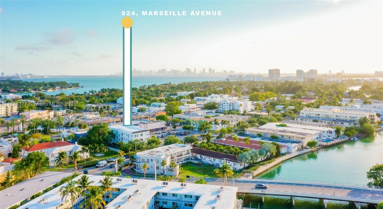 924 Marseille Dr in Miami Beach, FL - Building Photo