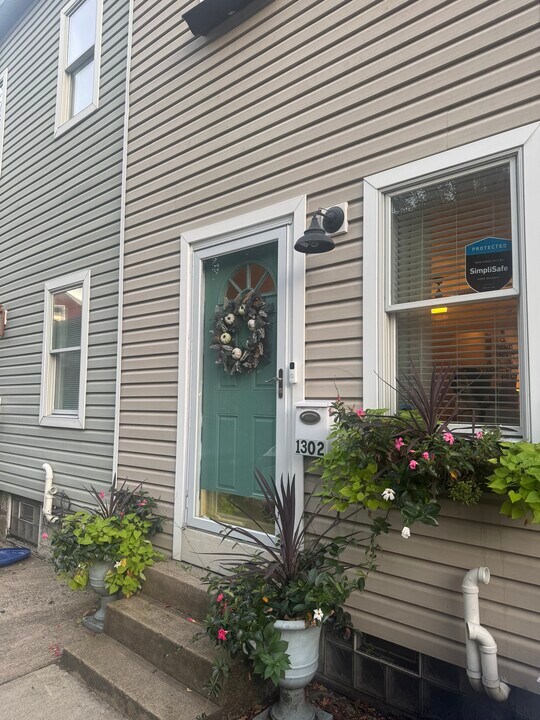 1302 Breed St in Pittsburgh, PA - Building Photo