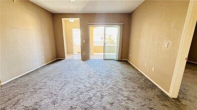 2291 W Horizon Ridge Pkwy in Henderson, NV - Building Photo - Building Photo