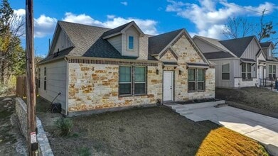 2211 Cactus Alley in Granbury, TX - Building Photo - Building Photo