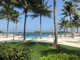 750 NE 64th St in Miami, FL - Building Photo