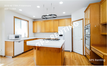 8019 NE 179th Pl in Kenmore, WA - Building Photo - Building Photo