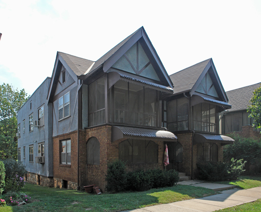 Brown Gables No 9 in Kansas City, MO - Building Photo