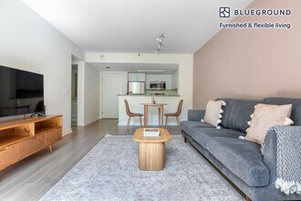 2 Townsend St in San Francisco, CA - Building Photo - Building Photo