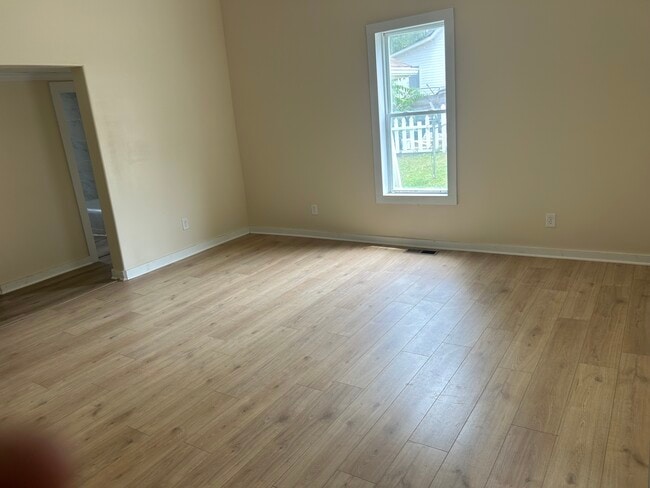 129 Brookside Dr in Fayetteville, TN - Foto de edificio - Building Photo