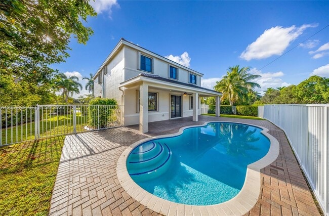 property at 1538 Tamarind Ct