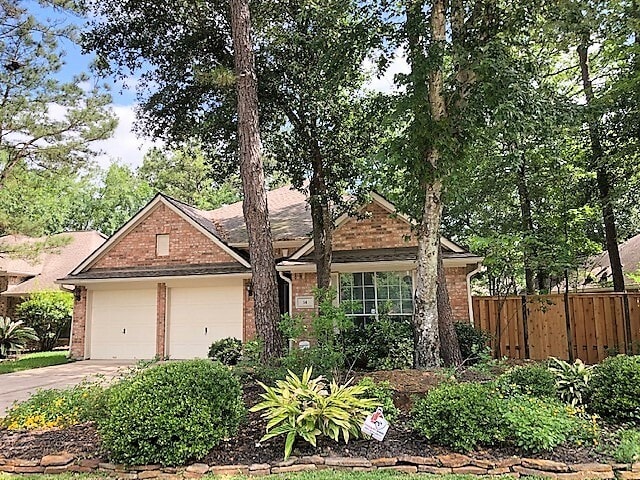 property at 14 Tethered Vine Pl