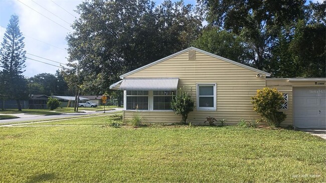 1400 S Locust Ave in Sanford, FL - Foto de edificio - Building Photo