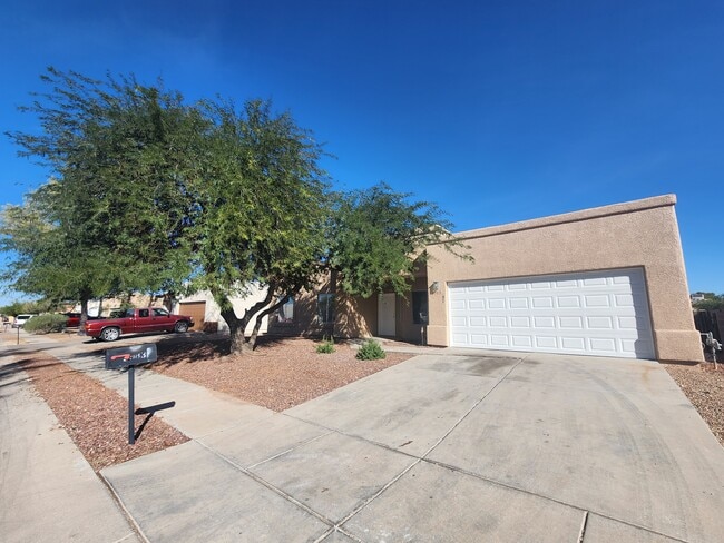 property at 5983 Avenida Bodega