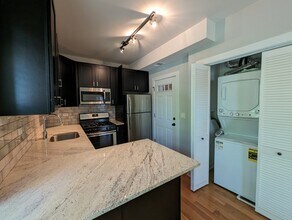 2203 W Eastwood Ave, Unit 2201-2E in Chicago, IL - Building Photo - Building Photo