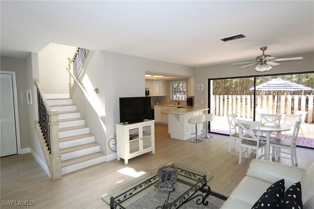 1140 5th St S in Naples, FL - Building Photo