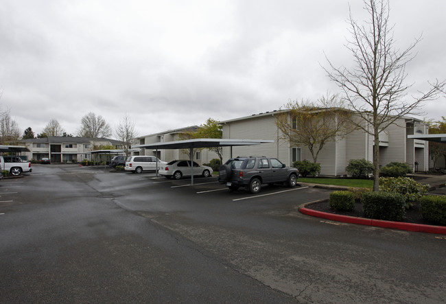 Village by the Green in Woodburn, OR - Building Photo - Building Photo