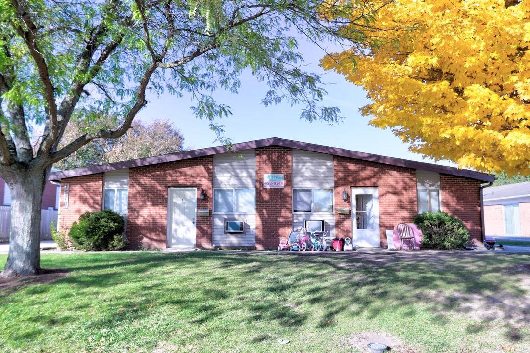 Great 4-Unit Building (on 1 level) in Normal in Normal, IL - Building Photo