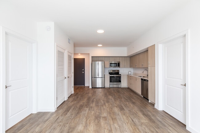 Hidden Lake Apartments in Miami, FL - Building Photo - Interior Photo