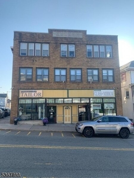 317 Main St