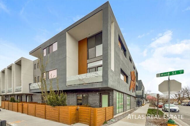 property at 15 E Kensington Ave
