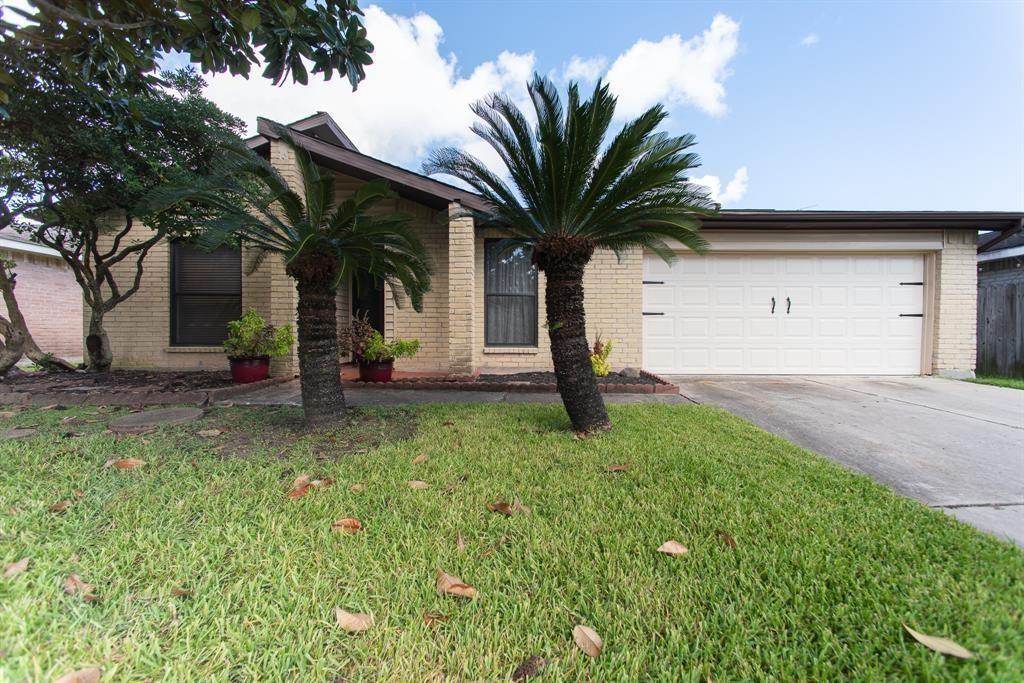 16031 Windom Dr in Webster, TX - Building Photo