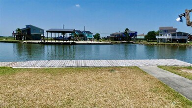 58 Lakeside Dr in Hitchcock, TX - Building Photo - Building Photo