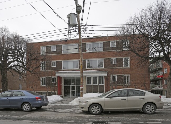 2745 De Bedford Ch in Montréal, QC - Building Photo - Building Photo