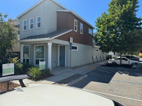 3212 Cowell Blvd in Davis, CA - Building Photo - Building Photo