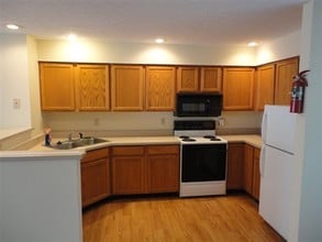 Walnut Springs in Bloomington, IN - Foto de edificio - Interior Photo