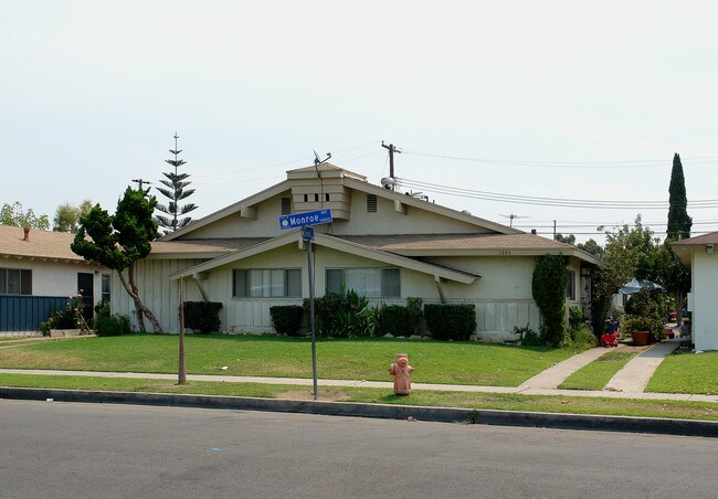 1033 N Lincoln St in Orange, CA - Foto de edificio - Building Photo