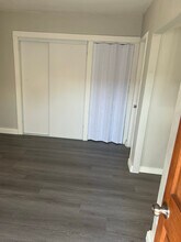 640 San Benito St in Los Angeles, CA - Building Photo - Building Photo