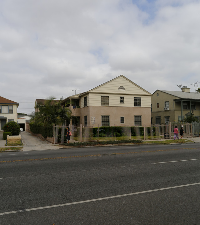 919 S Wilton Pl in Los Angeles, CA - Building Photo