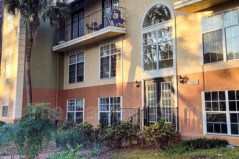 3987 Versailles Dr in Orlando, FL - Foto de edificio