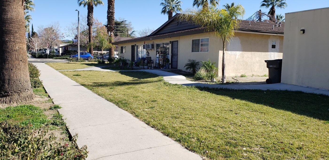 1027 Oxford Dr, Unit D in Redlands, CA - Building Photo