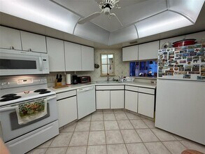 7400 Sun Island Dr S in South Pasadena, FL - Building Photo - Building Photo