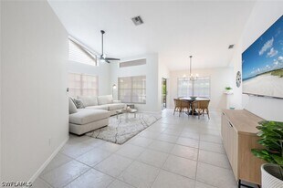 2835 Mizzen Way in Naples, FL - Building Photo